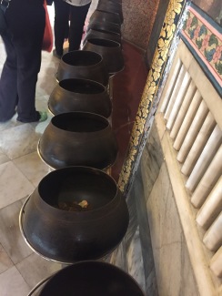 Bowls to receive offerings
