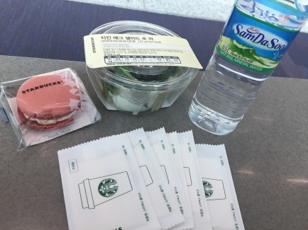 Perfect meal from Starbucks at the airport, love how they give out wet wipes! I hoard them for travelling!