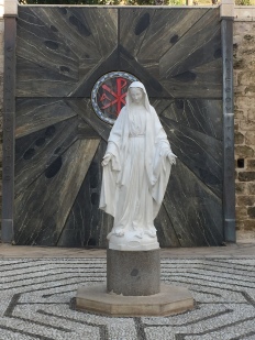 Vergin Mary in front of Templer's cross