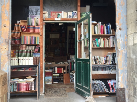 Small used book store in Auvers