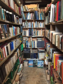 Small used book store in Auvers